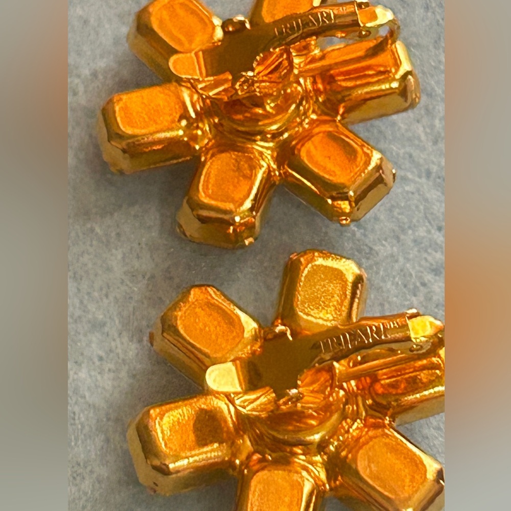 Vtg TRIFARI Sparkling Earrings-Mint Condition - Picture 7 of 7